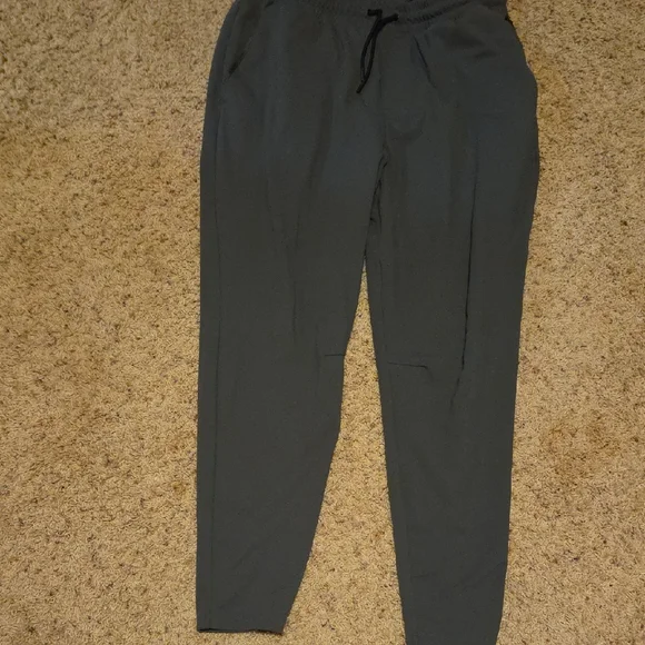 Old Navy Active Tapered Pants in Dark Gray - Picture 1 of 4